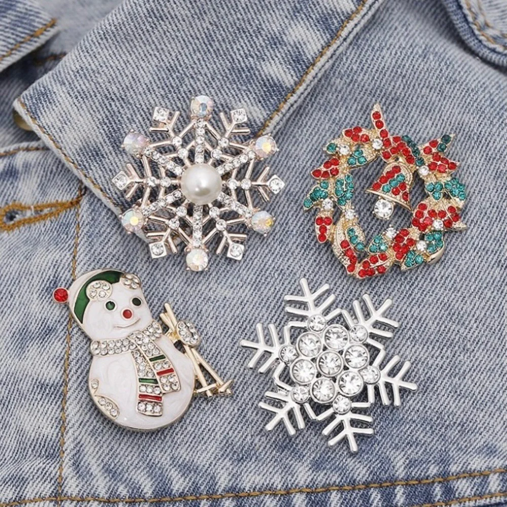NIB cute Christmas Snow Wreath woman brooch